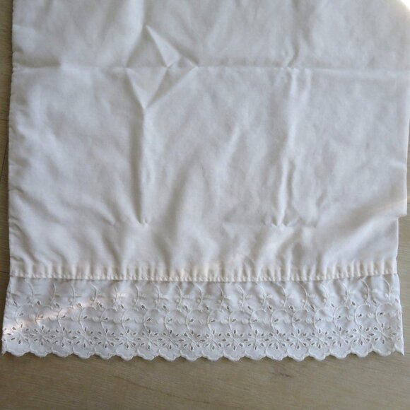 Vintage Martha Stewart Everyday Standard Pillowcases Pair of 2 Eyelet Scalloped - Picture 8 of 13